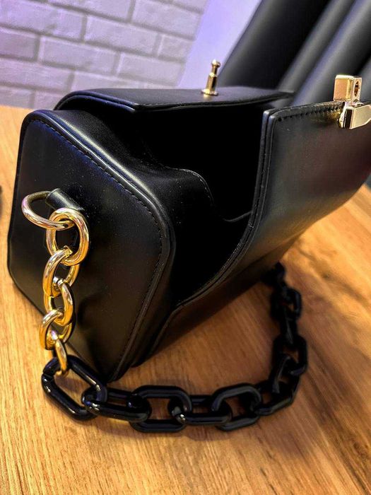 Дамска стилна чанта в черно. Нов