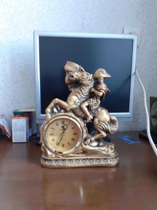 Часы настольные.