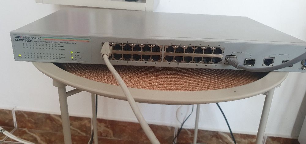 Switch WebSmart ALLIED Telesyn 24 port functional