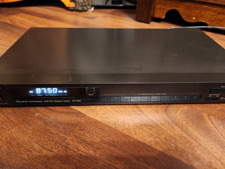 Amplificator  Hitachi și tuner