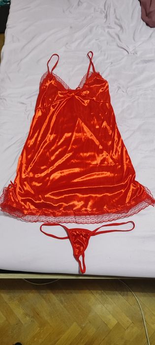 Секси нощница и прашки