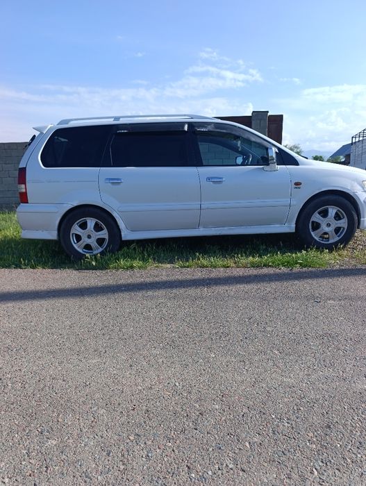 Продаю машину Mitsubishi Chariot