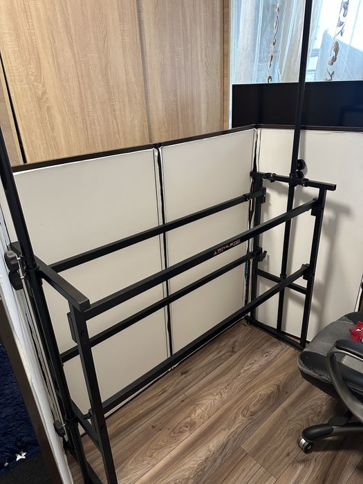 Pupitru dj cu schela pentru lumini