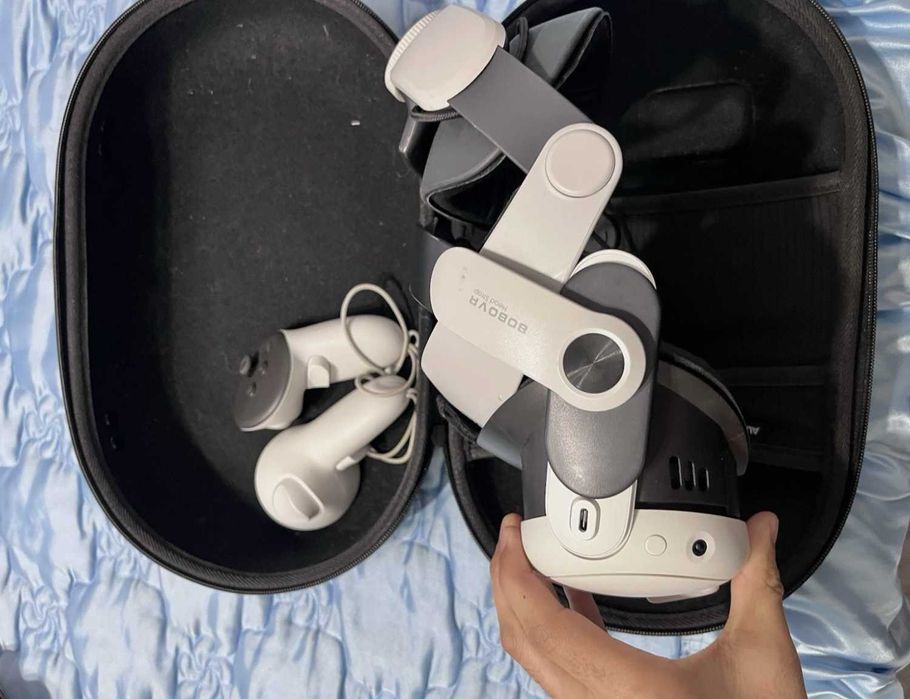 Meta Quest 3 512GB  + калъф и BOBOVR каишка