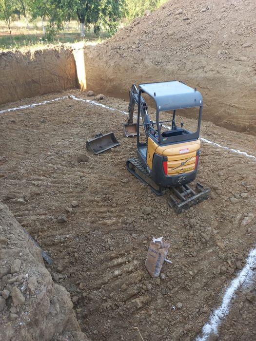 Lucrări cu miniexcavator