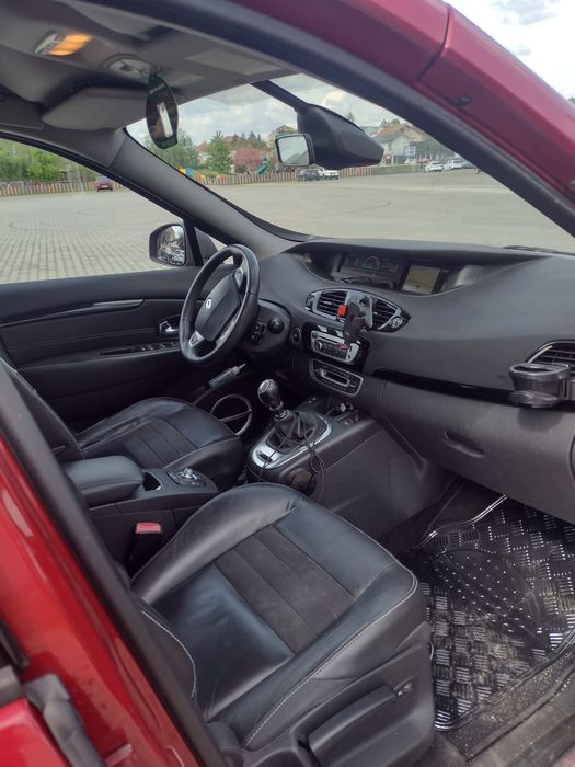 Vând Renault scenic 3 din 2012..