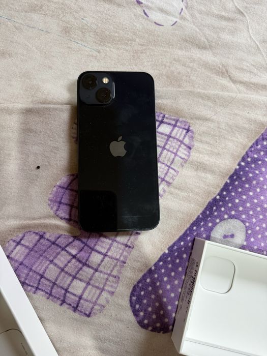 Iphone 13 с зарядно