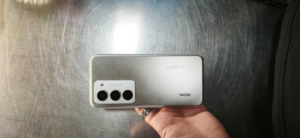Продам Redmi 15  6/128