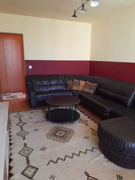 Închiriez apartament