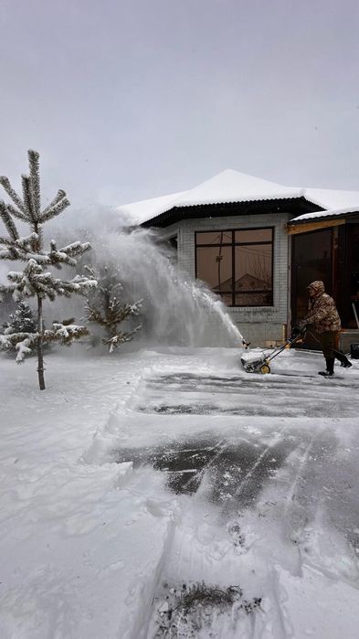Уборка чистка снега.