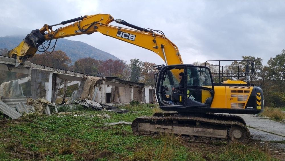 Inchiriere Buldoexcavator  / Excavator  22t / Transport basculabil