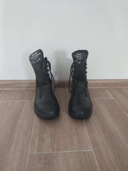 Vând bocanci de lucru