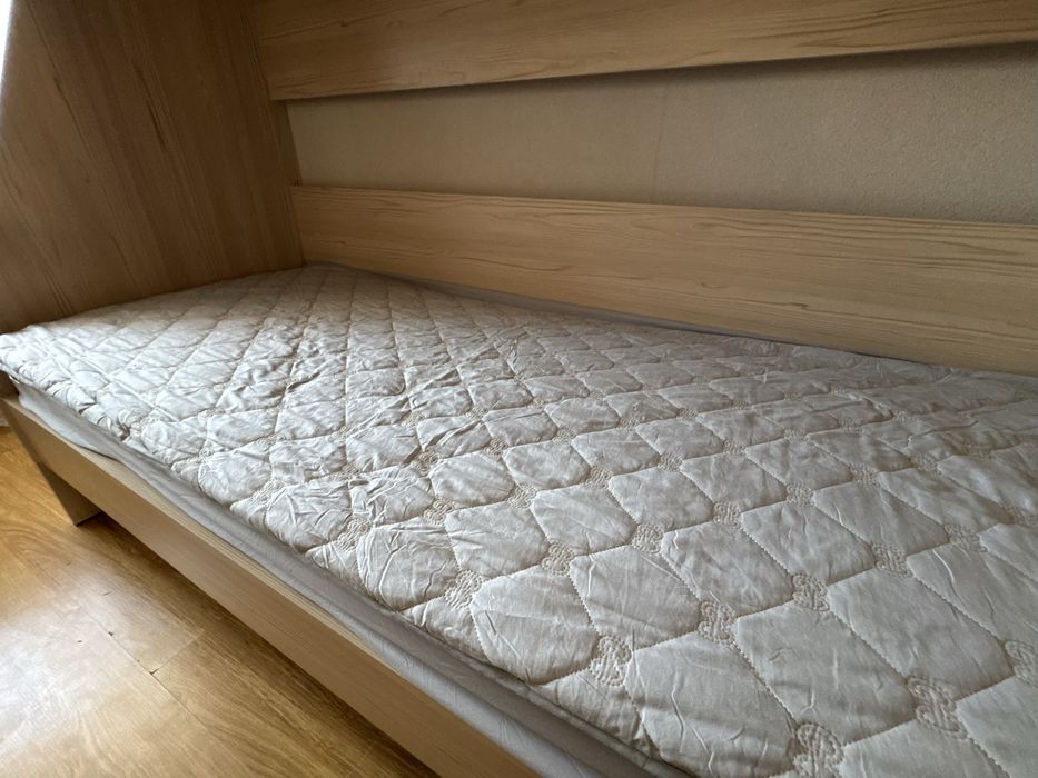 Продам двухъярусную кровать