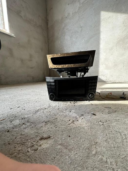 W211 запчасти разные.