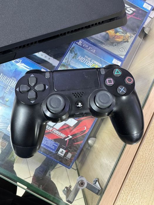 Продам PS4 slim