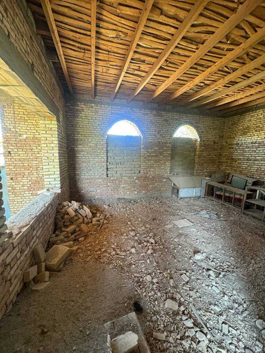 Uy hovli  sotiladi Shahrisabz Ilonxonadan  8 Sotix