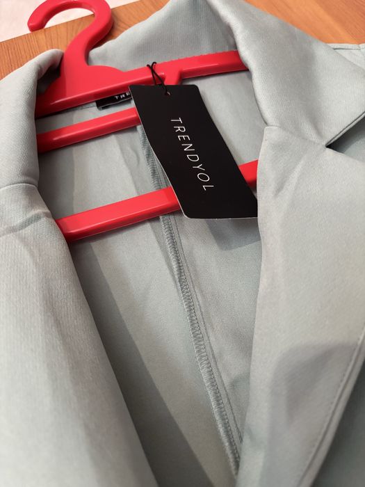 Официална рокля.