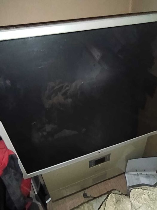 Телевизор LG старенький