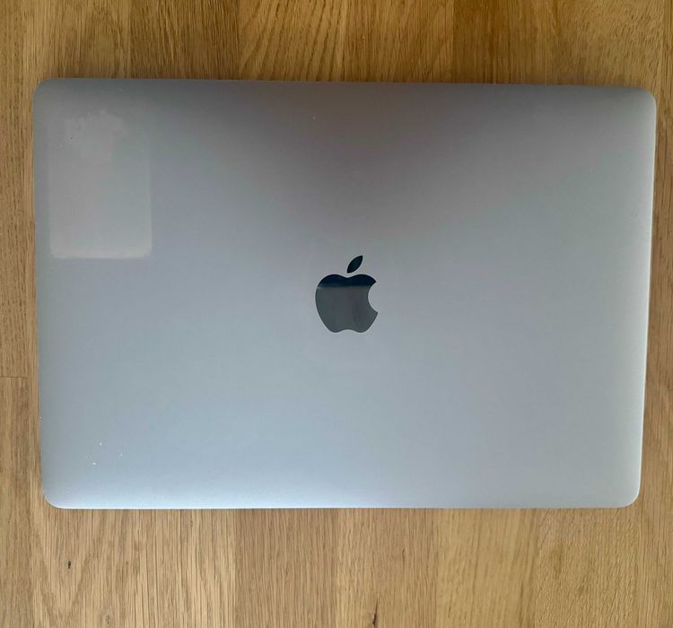 MacBook Pro '13 /2.5GHz/16GB/i7 с чисто нова батерия