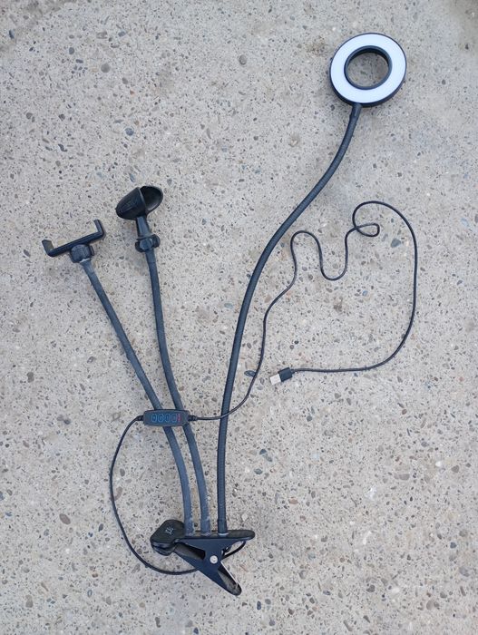 Lampa multi funcțională ,lumina suport de tel.si de microfon reglabila