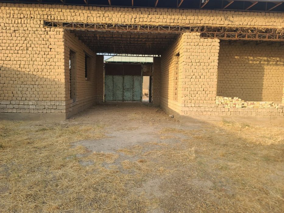 Hovli sotiladi 8 sotix taxtapuldan uchastka