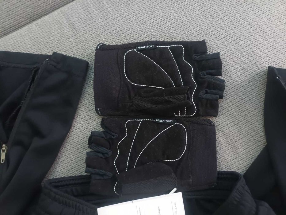 Оригинални NIKE Долнище с ципове 8-10 години и ръкавици Nike Fit Dry