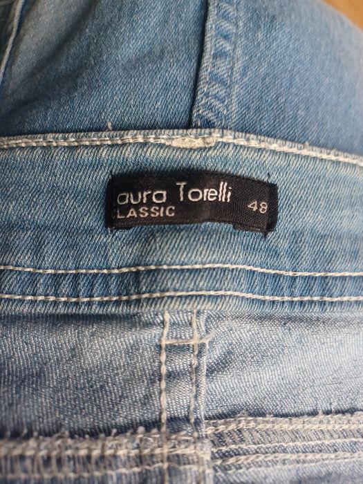 Pantaloni scurți