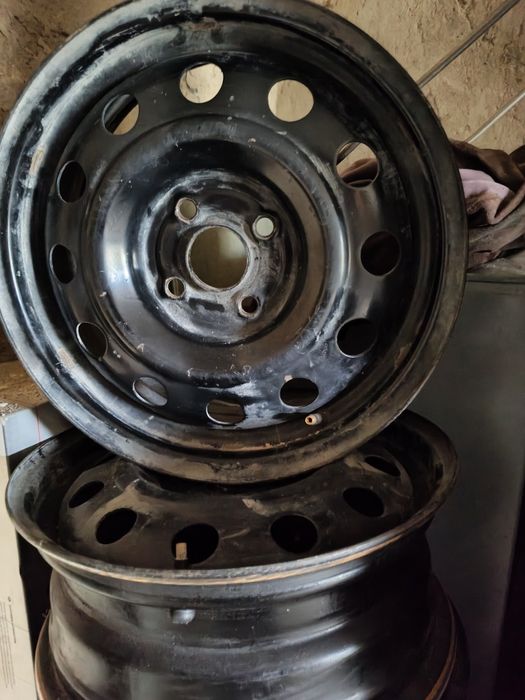 Продам шины комплект с дискоми.