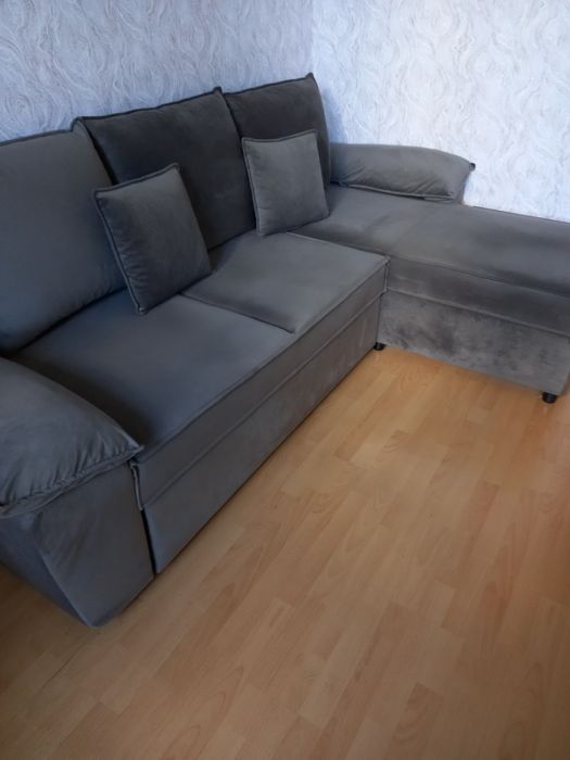 Продавам ъглов диван сив запазен  2.30см на 1.60