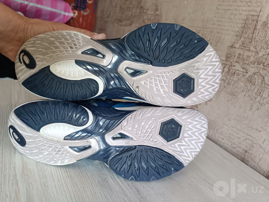 Оригинальные кроссы ASICS