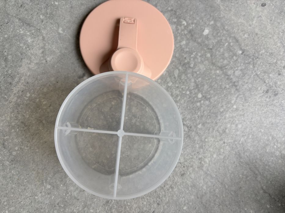 Диспенсър за бебешкo мляко