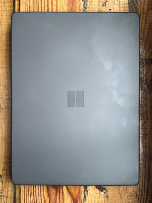 Micrasoft surface GO2 chexoliham bor