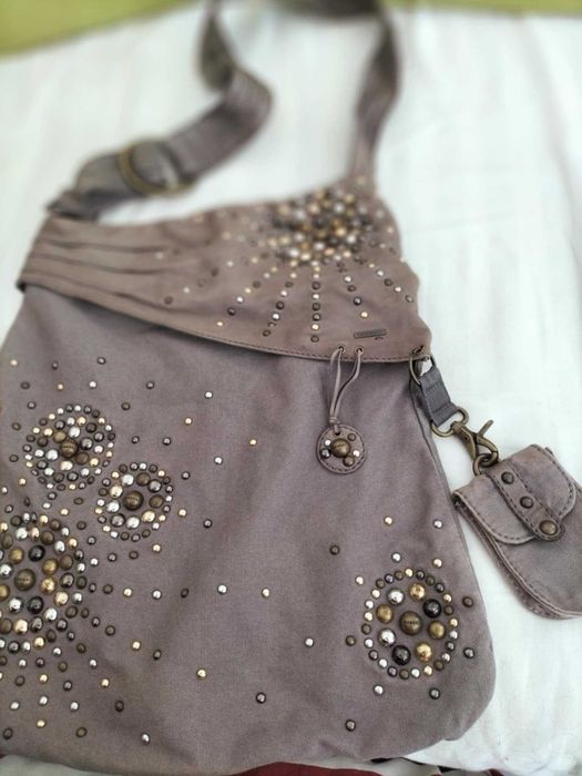 Чанта за през рамо Diesel- плат,Y2K, с кожени детайли, капси, кросбоди