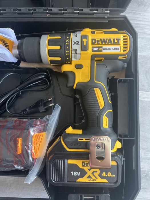 Акумулаторен ударен винтоверт DEWALT DCD795D2