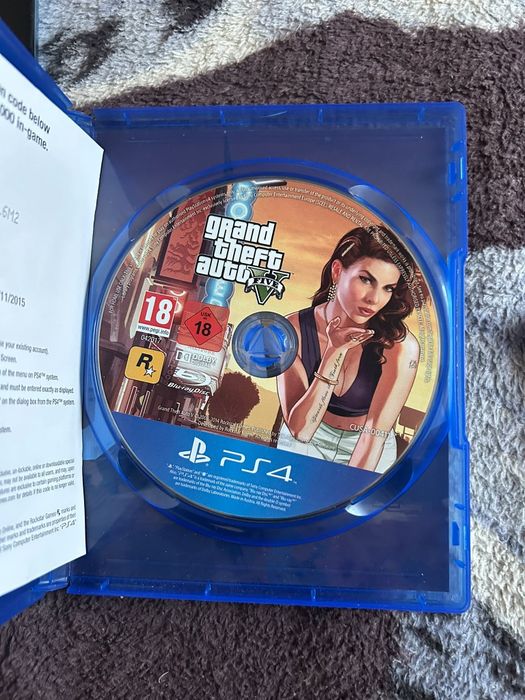 Vand jocuri ps 4 FC 25 și GTA 5