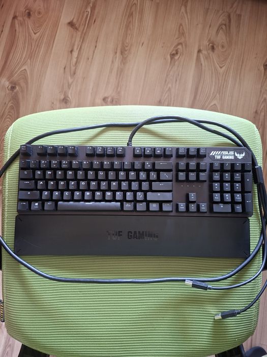 Tastatura gaming ASUS  TUF K3, switch-uri red, suport ergonomic detasabil, port USB, iluminare AURA Sync, Negru