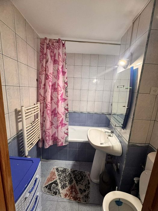 De Inchiriat apartament cu 3 camere