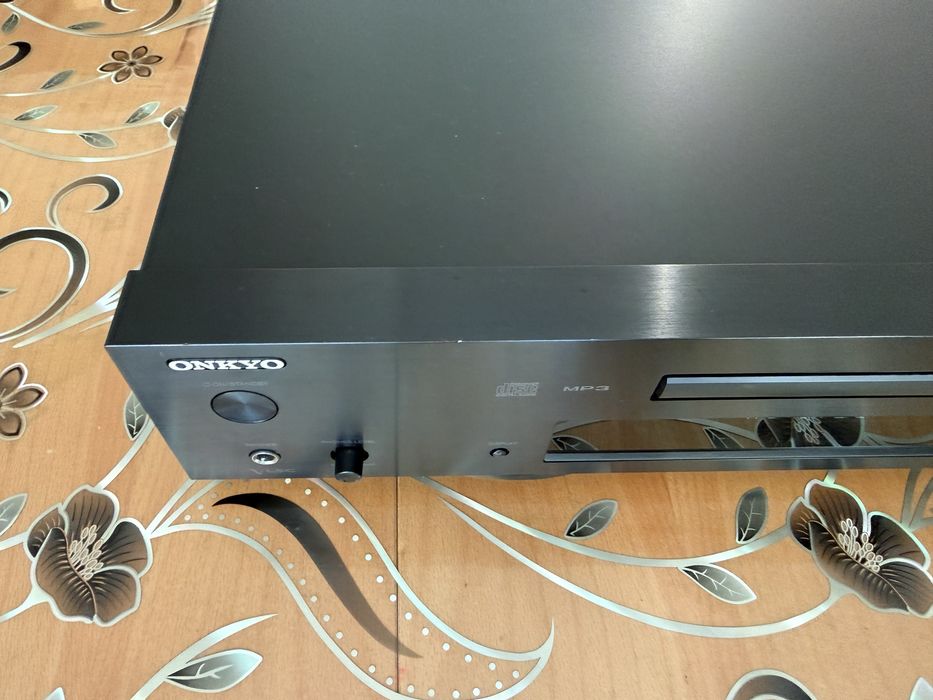 Onkyo C-7030 CD Player