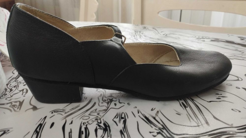 Туфли девочковые для танцев.