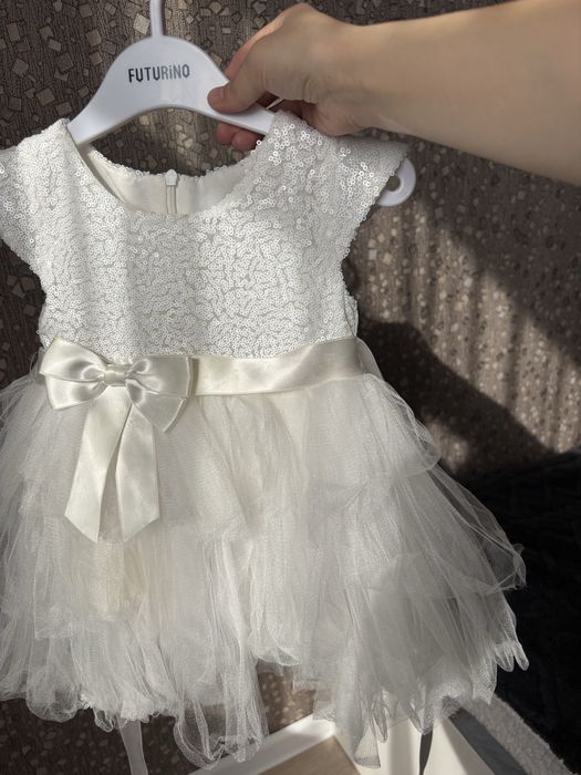 Продам нарядное платье для девочки