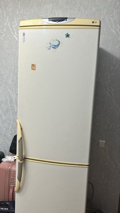 Холодилник сатамыз. Продается холодилник