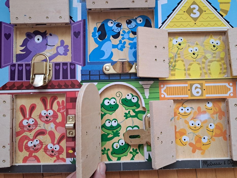 Placa din lemn cu zavoare, Melissa & Doug