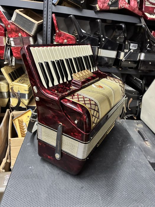 Acordeon nemtesc Rigoletti cu 80 de basi