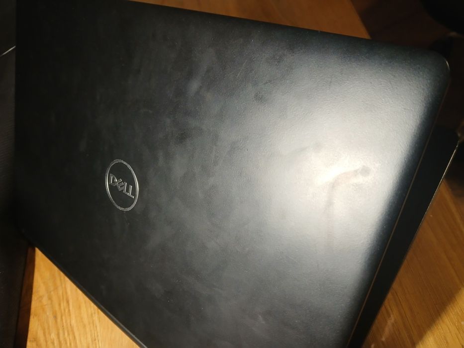 Vand laptop dell cu procesor i5 gen 8