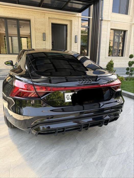 Audi e tron gt  как новый