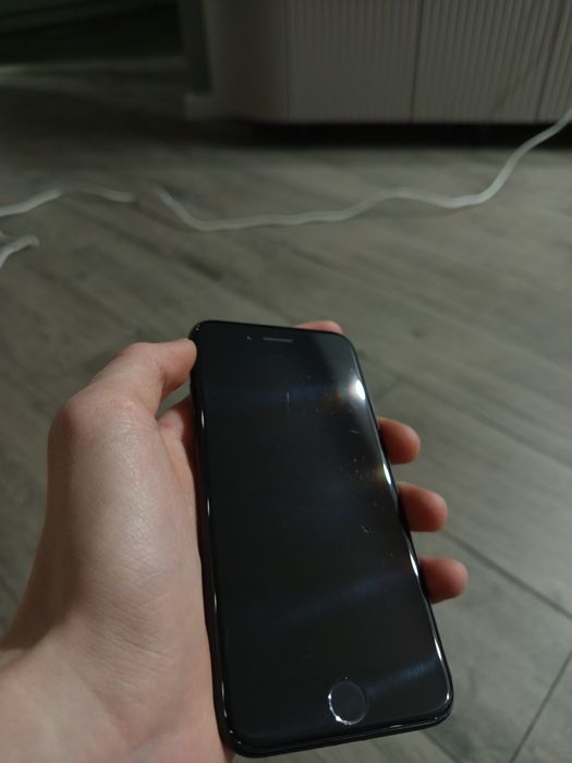 Продам iPhone 7 32gb Black