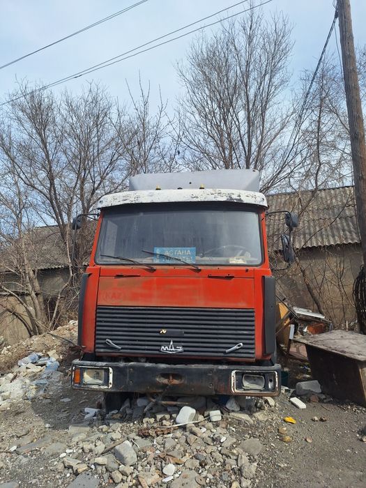 Продаю тягач Маз