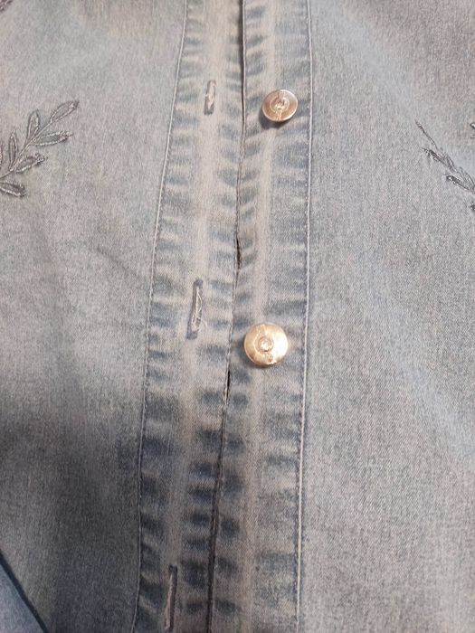 Две дамски дънкови ризи