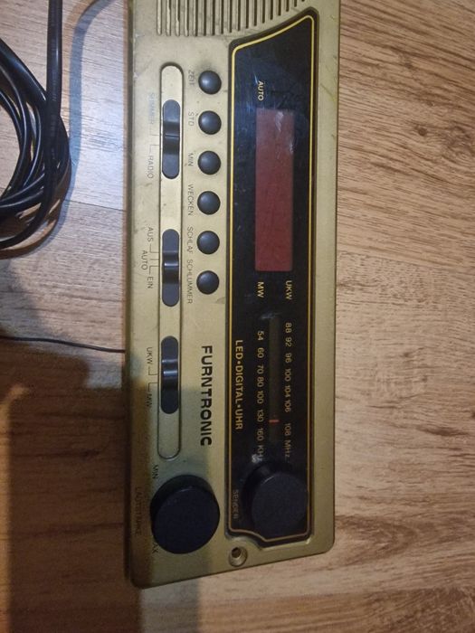 Radio cu ceas funcțional
