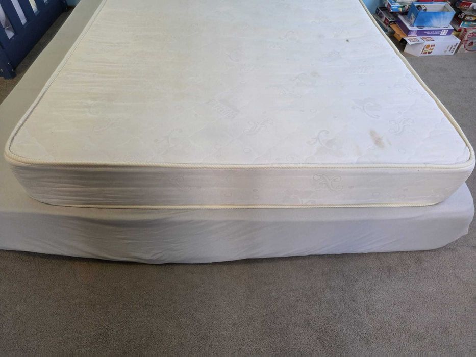 Vând saltea 200x140x20